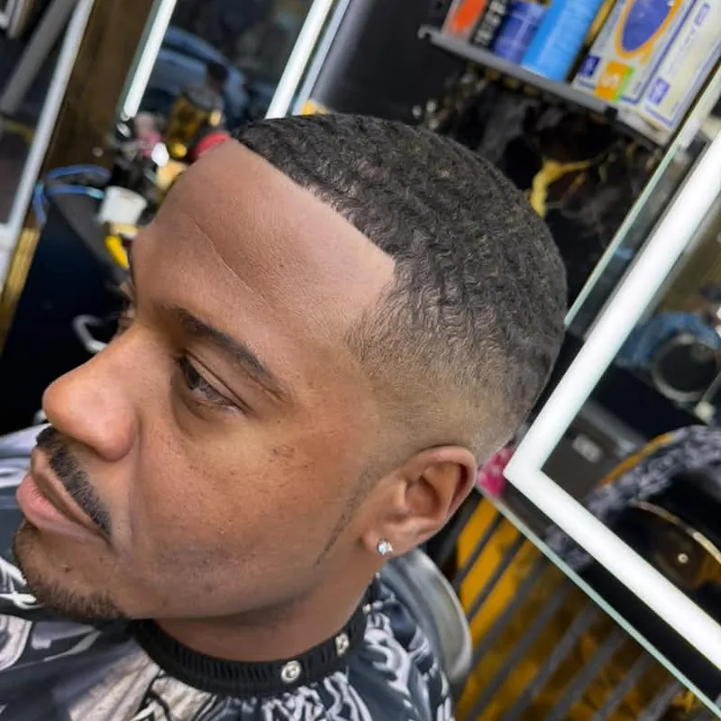 Waves with a low fade and a crisp line-up